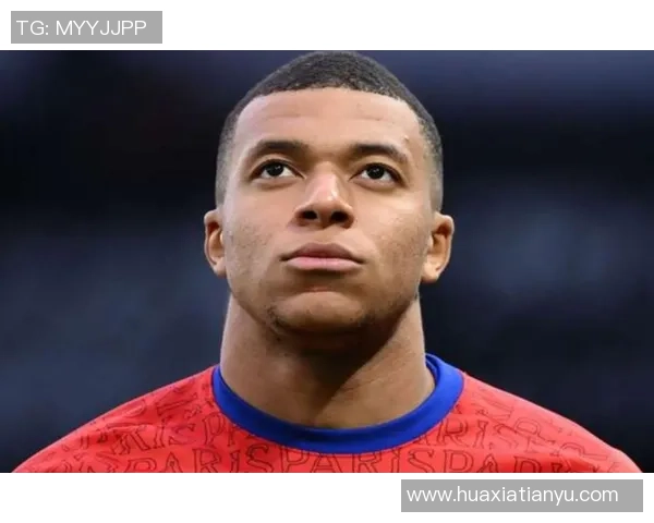 姆巴佩球星卫衣连帽足球运动风格潮流服饰个性时尚搭配推荐