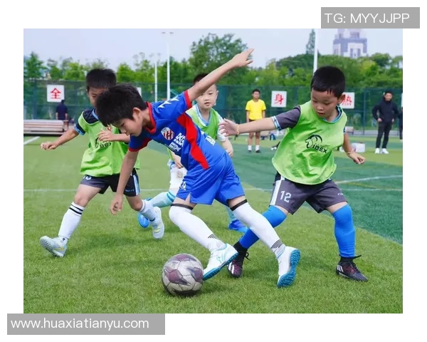 足球传奇人物海报回忆：从绿茵场到心中永恒的经典瞬间