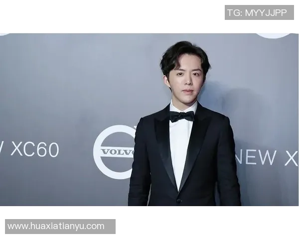 足球巨星身着西装绅士风采尽显优雅气质与赛场魅力交织