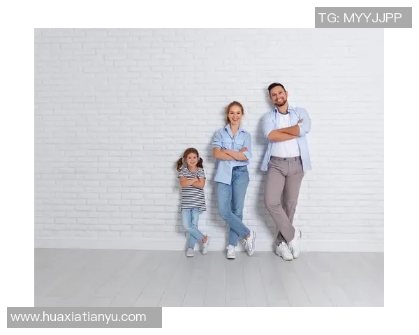 足球明星与家人温馨合影展现幸福家庭三口之乐 足球明星与家人温馨合影展现幸福家庭三口之乐